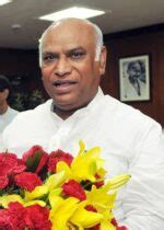 Mallikarjun Kharge Biography, Age, Height, Wife, Net。